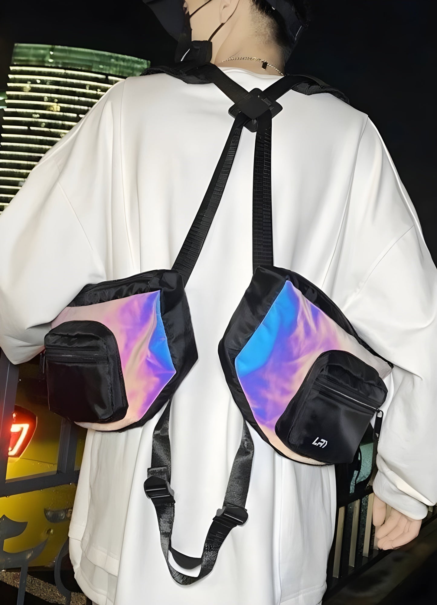 The chest bag features reflective materials for enhanced visibility in low-light conditions, making it ideal for nighttime activities or commuting.