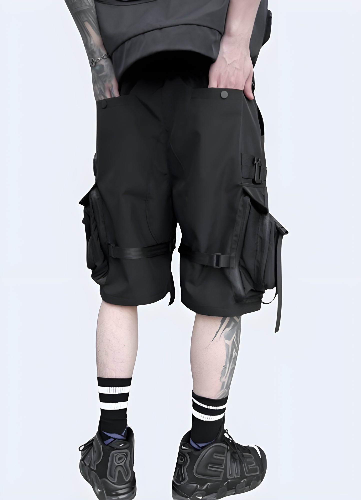 Streetwear cargo shorts zippers, snap hooks, and cargo pockets bring to your outfit.