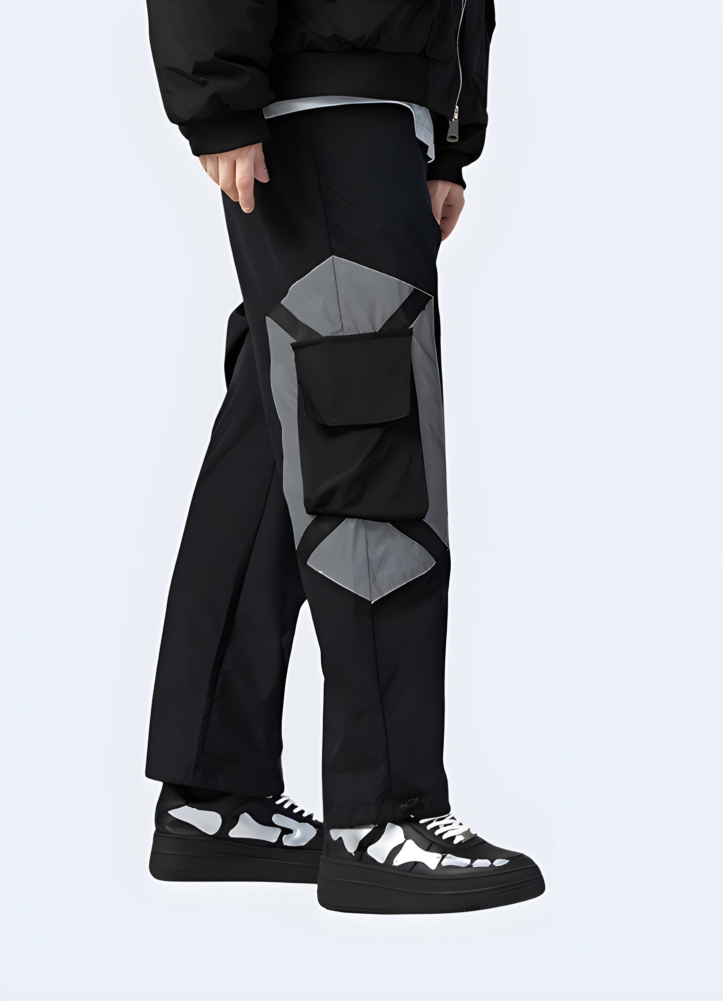 These relaxed-fit cargo pants feature a vibrant patchwork design and ample pockets for all your essentials.