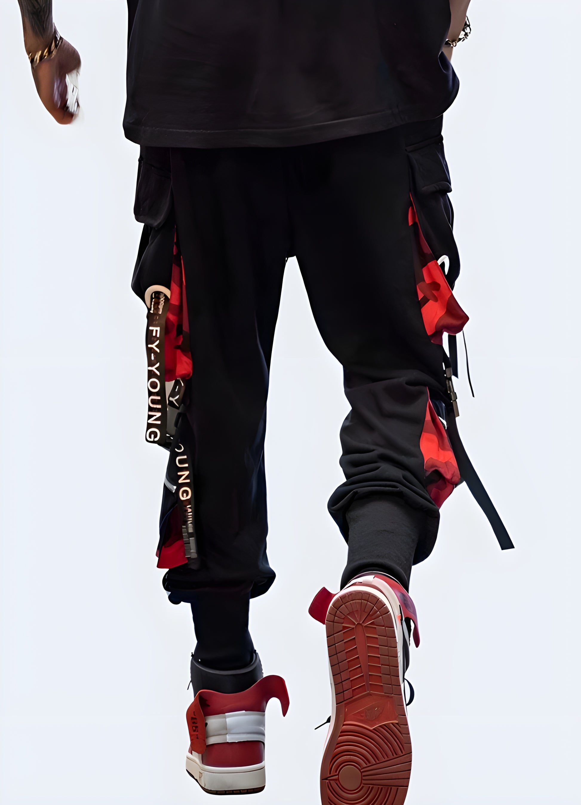 Designed for a relaxed and comfortable fit, these pants adapt to your every move.