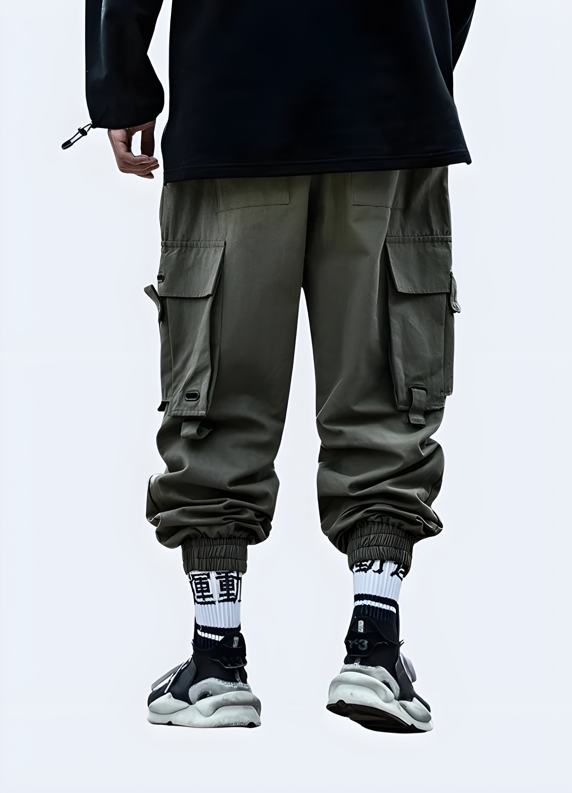 Multi pocket left side arrmy green techwear cargo pants.