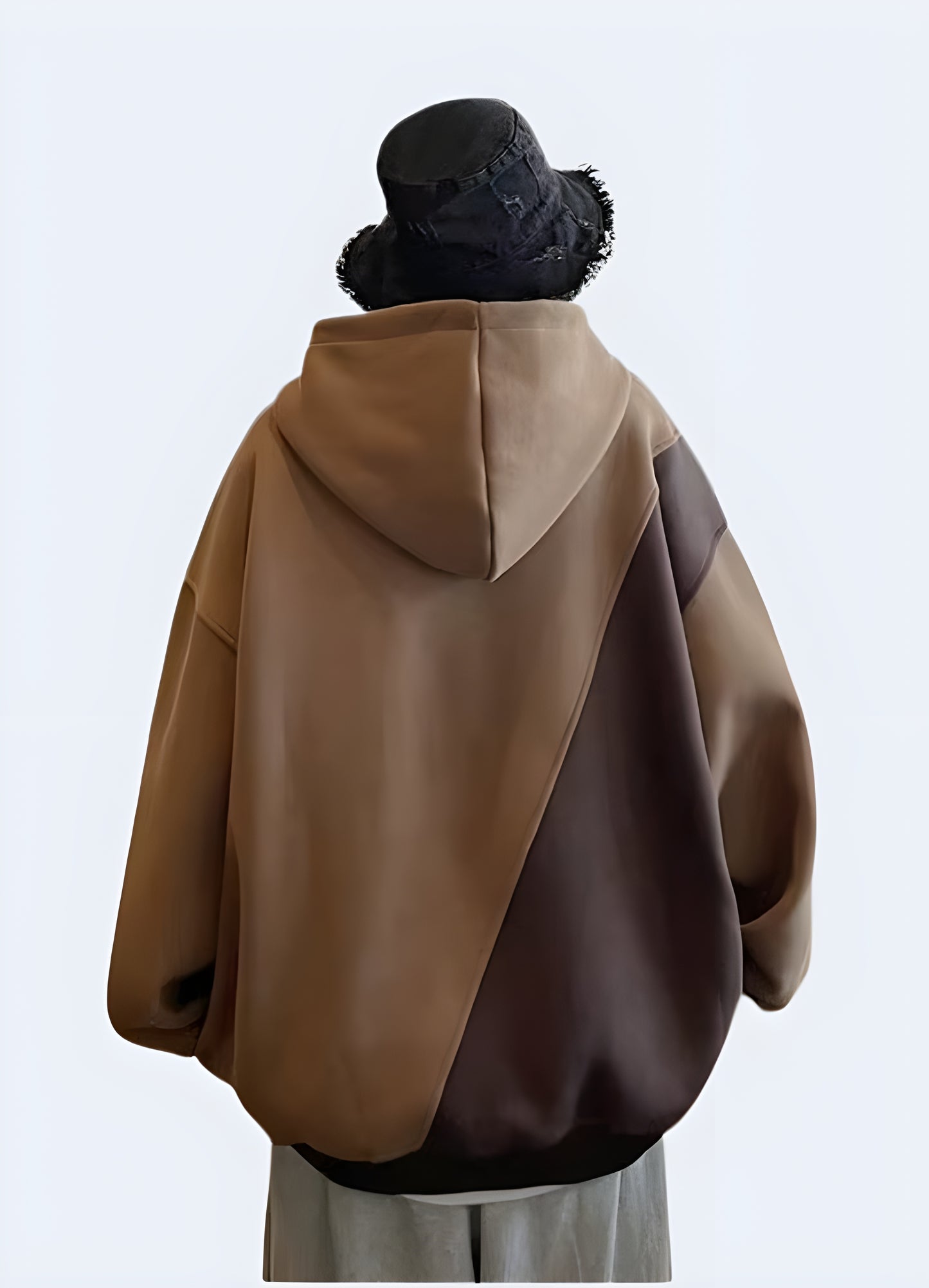 This oversized khaki zip-up hoodie is an ideal softshell to complete your techwear outfit.