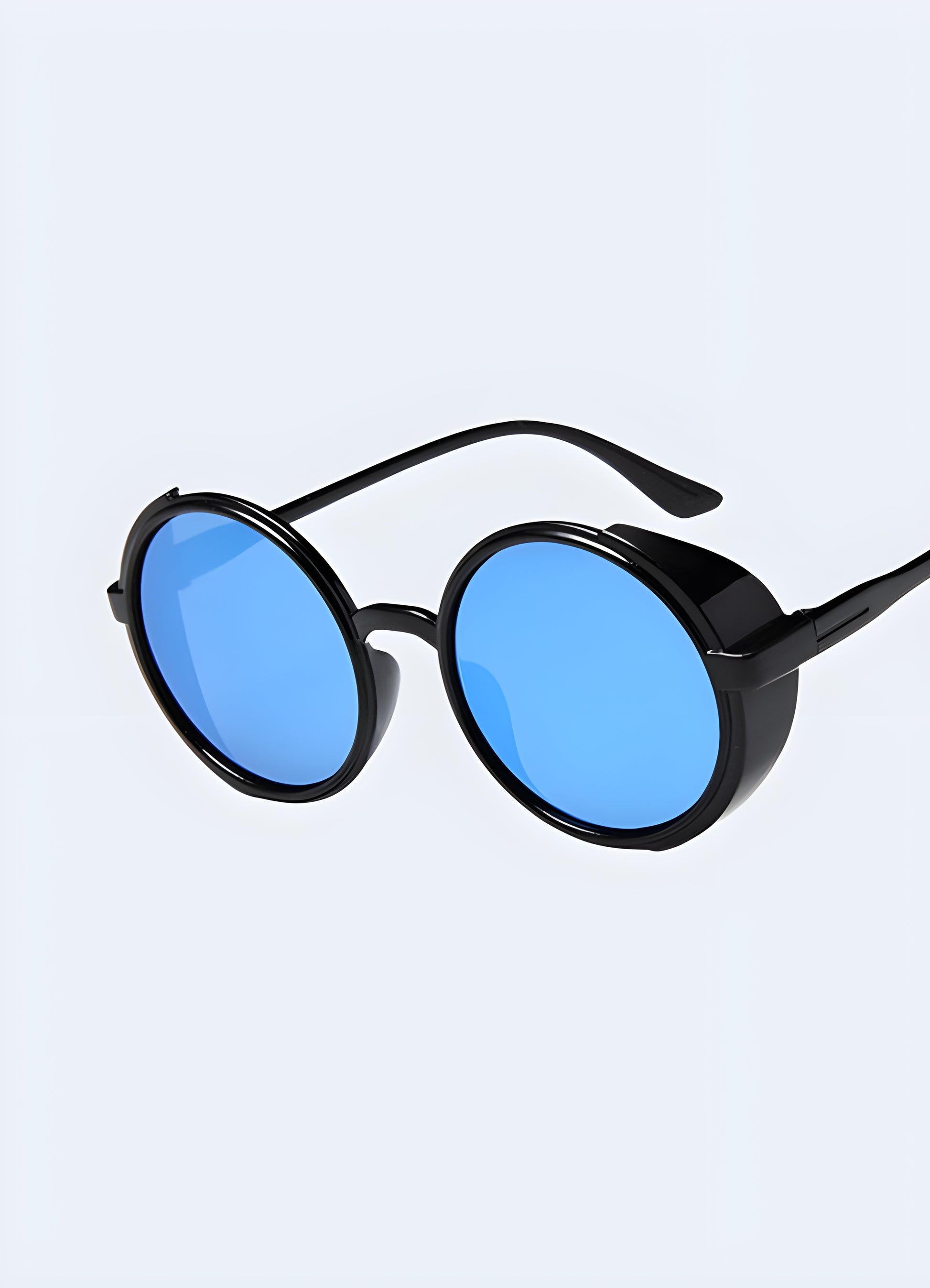 The unique design, combined with comfort and protection, makes them a must-have accessory.