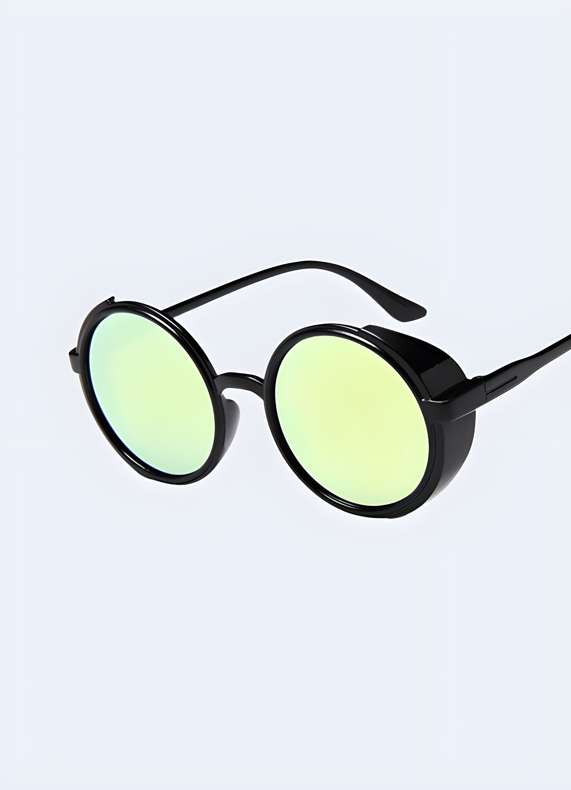 Experience the world in stunning clarity with the polarized HD lenses of these steampunk techwear sunglasses.