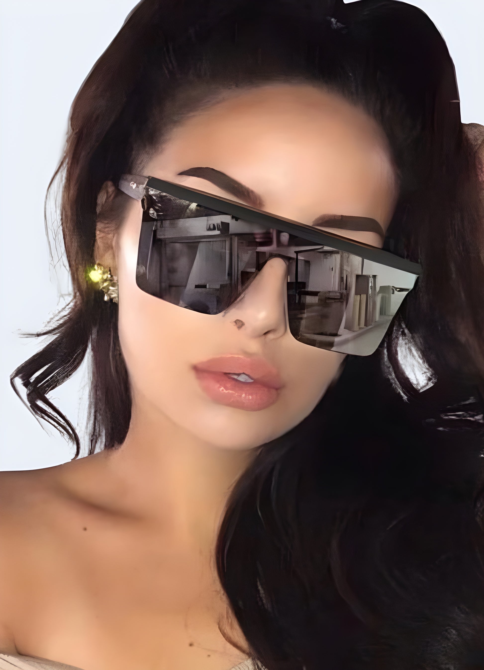 Lightweight alloy frame fashion forward look.