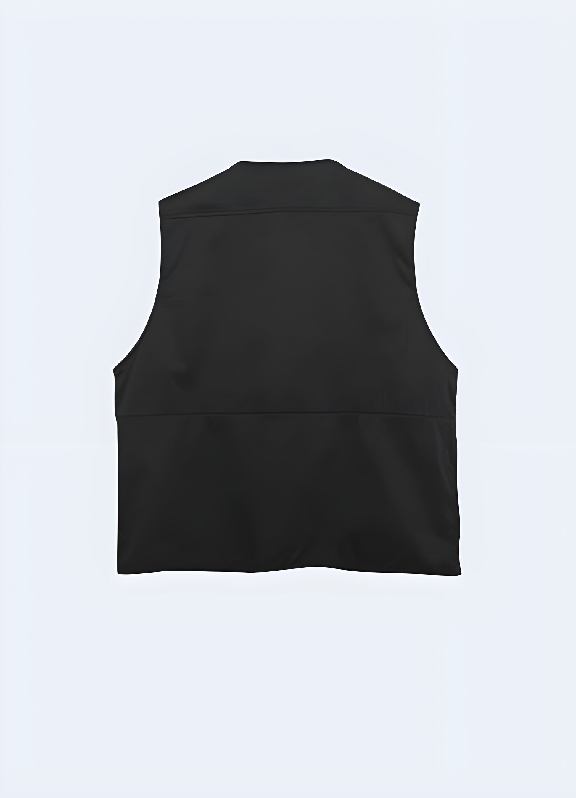 Urban streetstyle cargo vest oversized fit for statement layering.