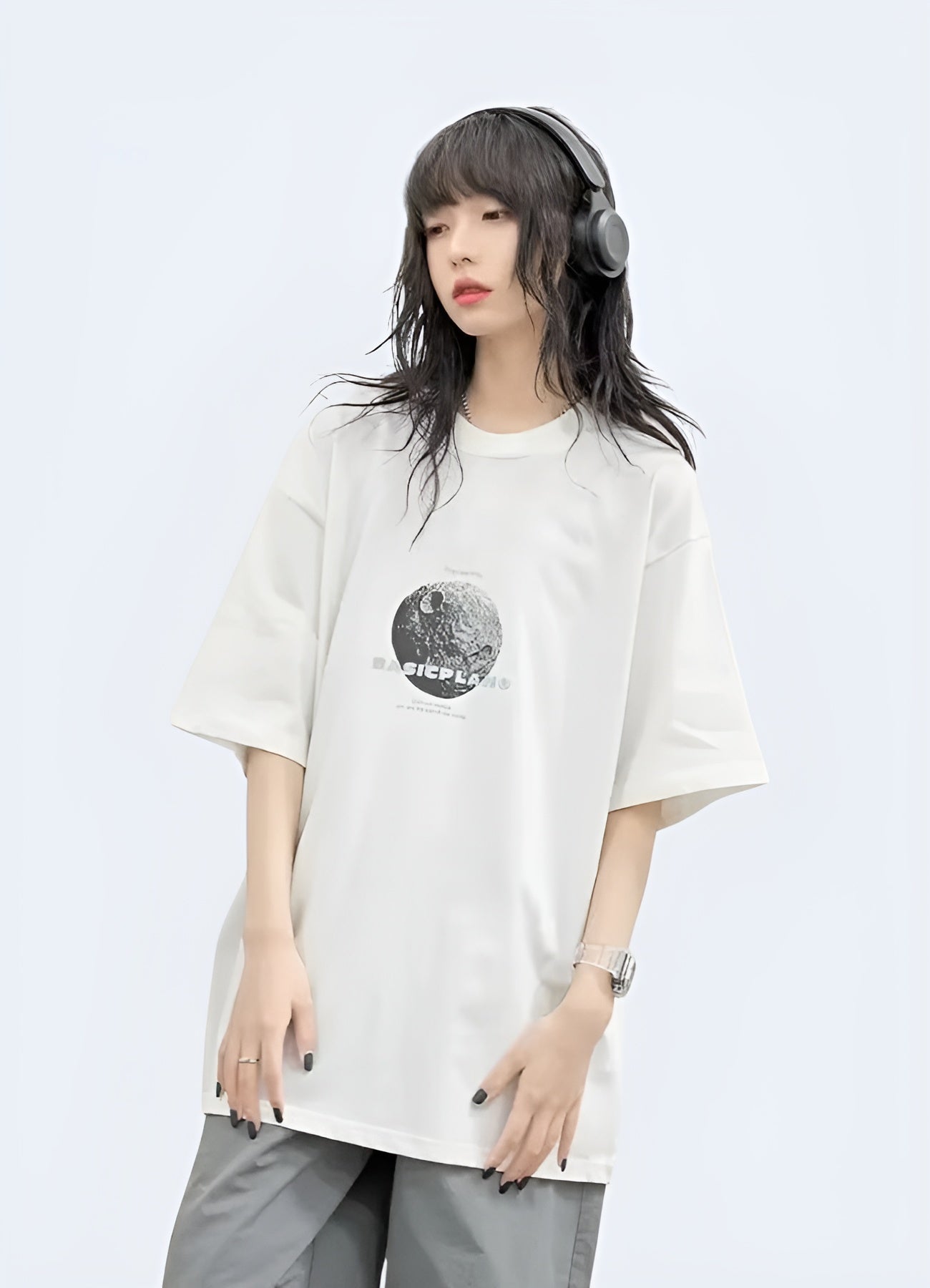 Dystopian graphic futuristic tee white loose fit.