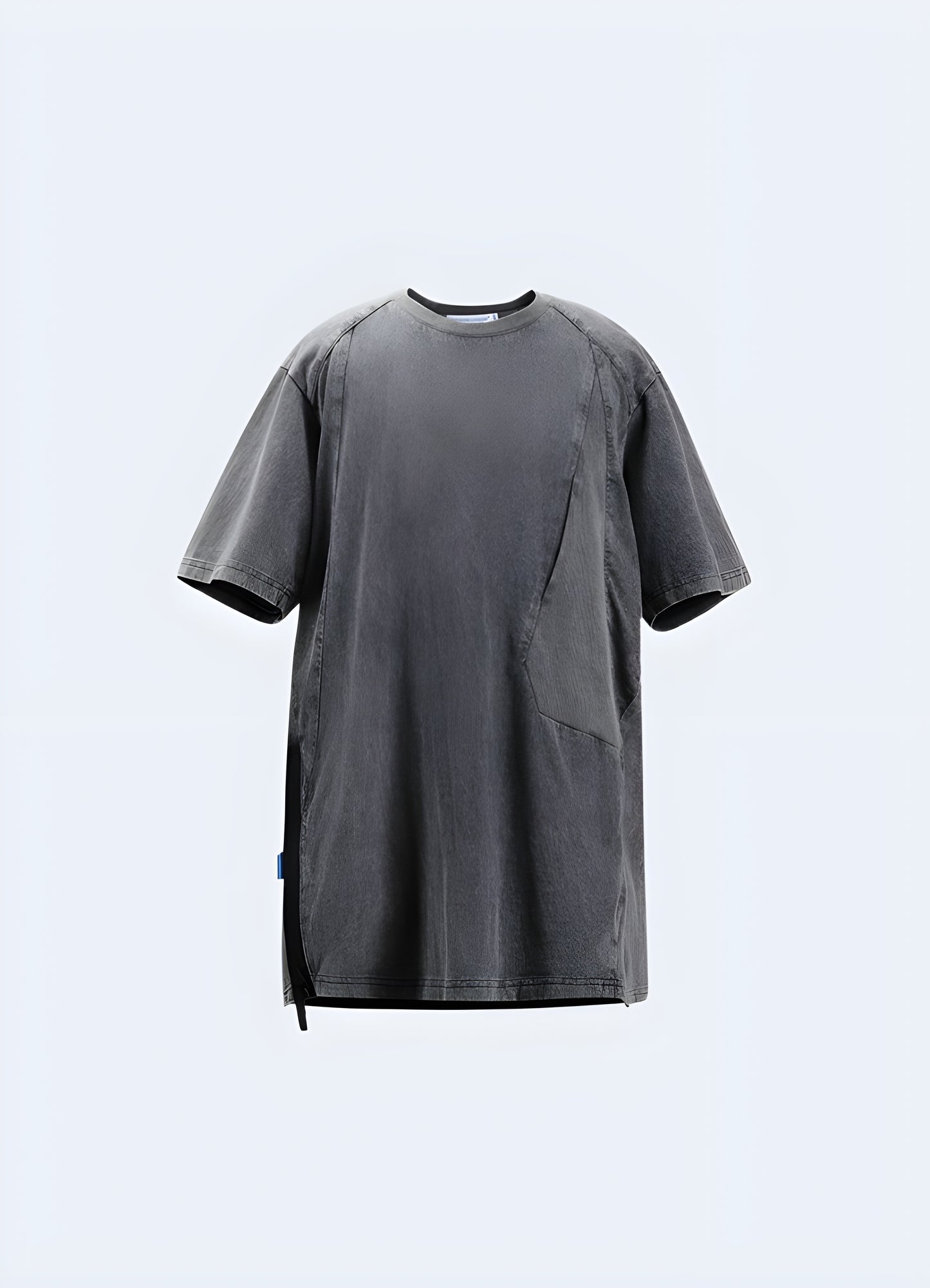 This futuristic fashion-inspired t-shirt features an ingenious secret diagonal pocket at the heart.