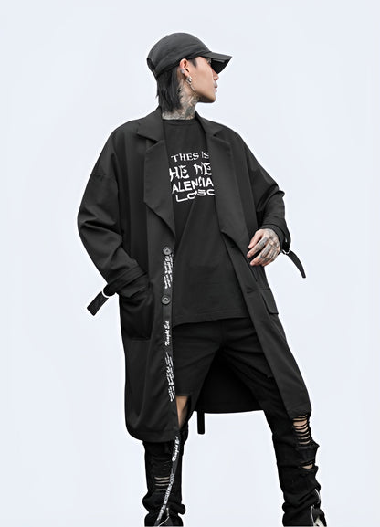 A stylish and versatile minimalist Japanese-style trench coat made from water-repellent cotton.