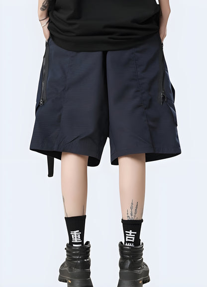 Elastic waist once exposed to the light, these reflective shorts reveal sublime bursts of light.