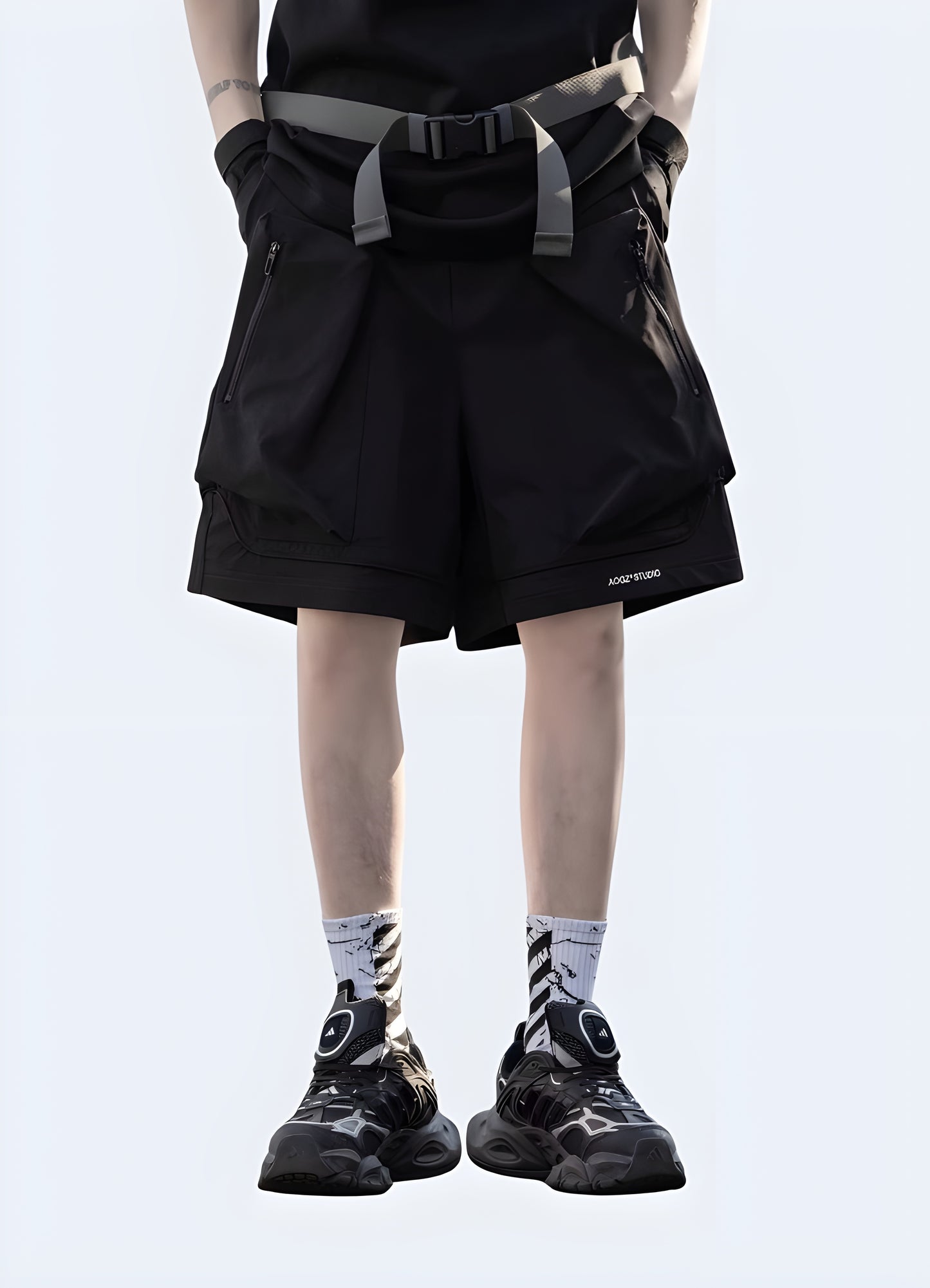 Its adjustable waist and its two side pockets make them super comfortable shorts.