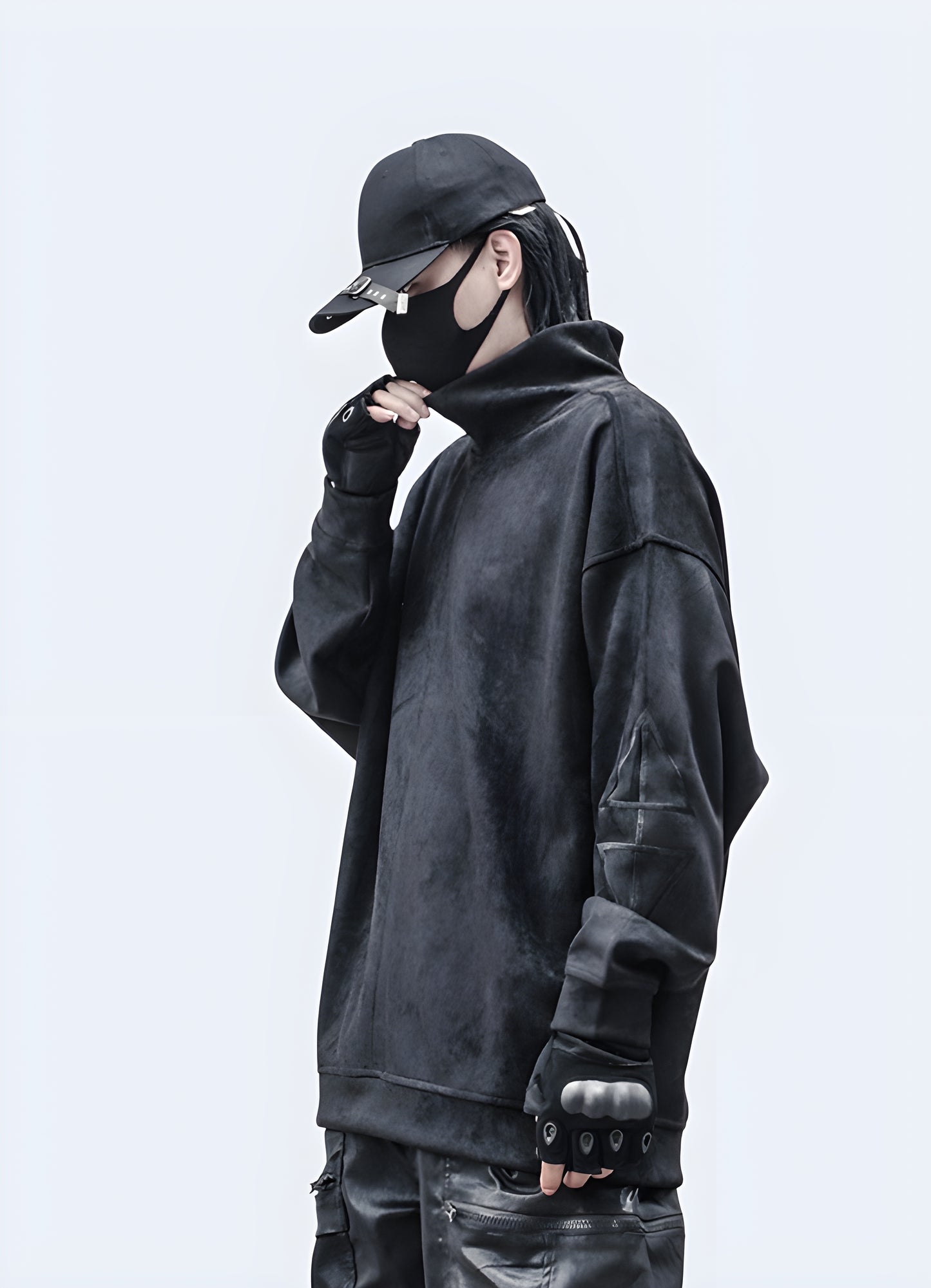  This black techwear pullover elevates your wardrobe with clean lines and subtle tech-inspired elements. 