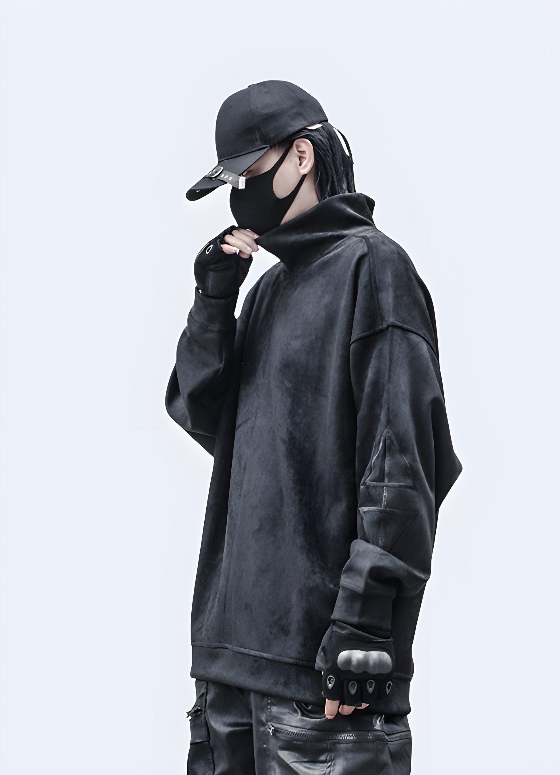  This black techwear pullover elevates your wardrobe with clean lines and subtle tech-inspired elements. 