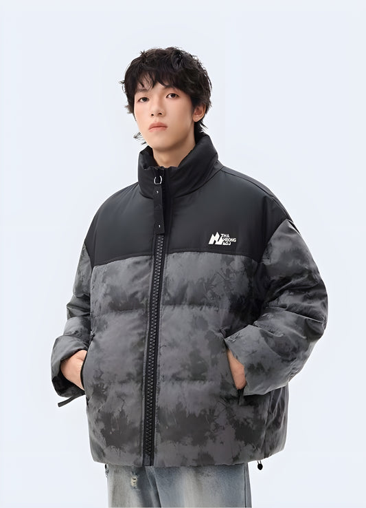 Techwear puffer jacket oversized silhouette for a relaxed and comfortable fit.