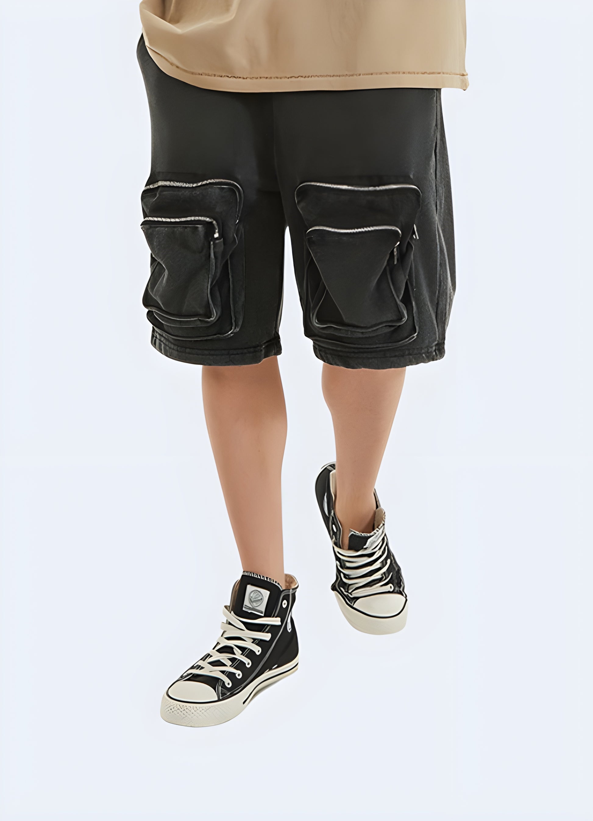 Multiple pockets with zipper decoration zipper cargo shorts.