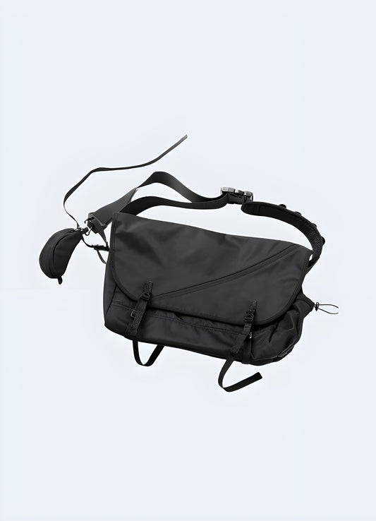 Its resistant and durable material will protect your daily essentials.