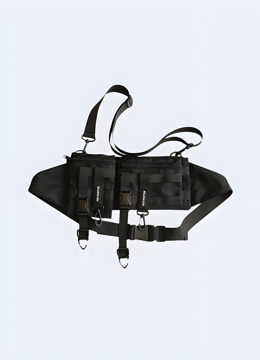 Two removable pouches the ideal accessory for outdoor activities.