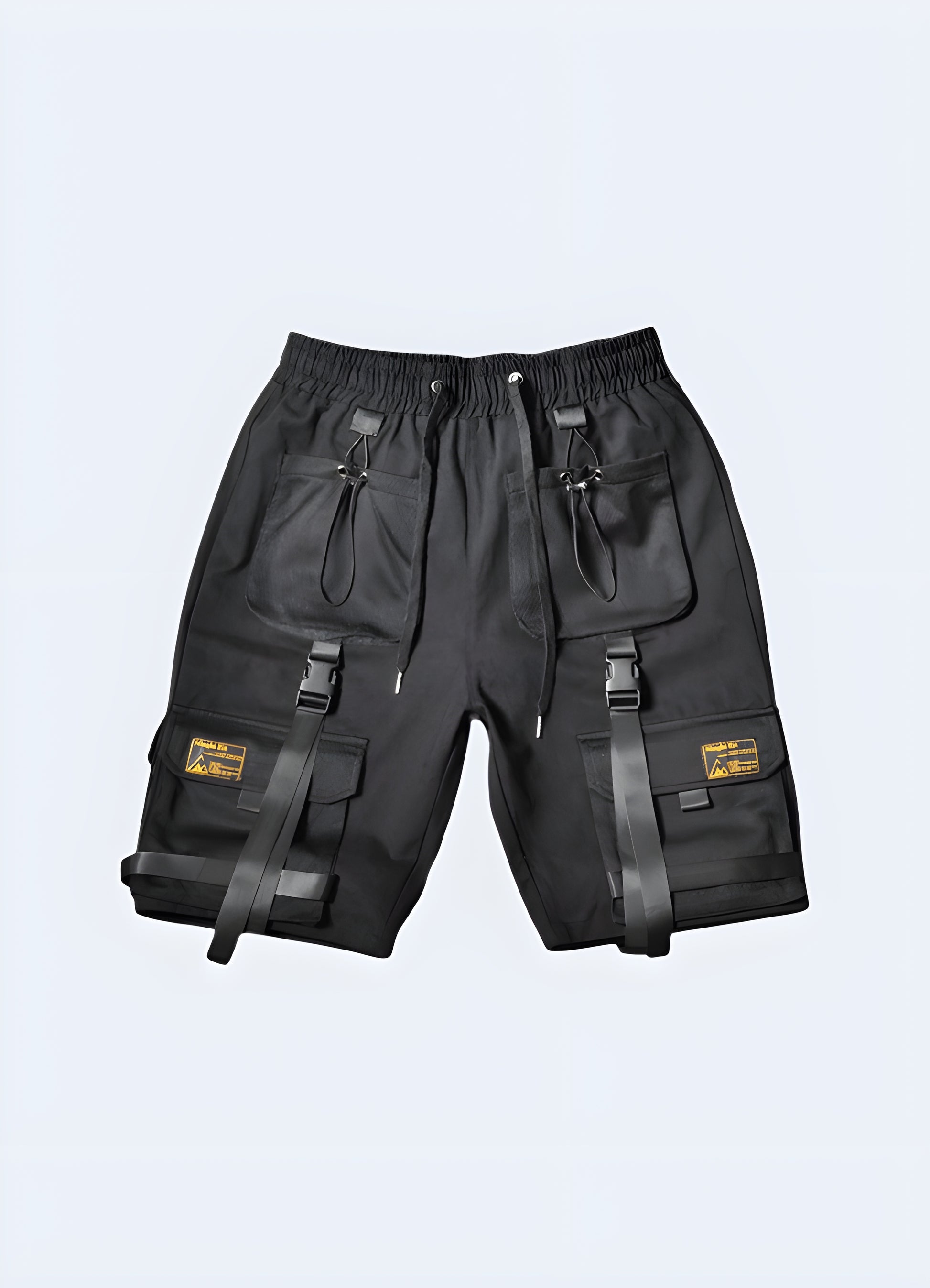 Discover our new streetwear shorts – the epitome of city-life fashion.