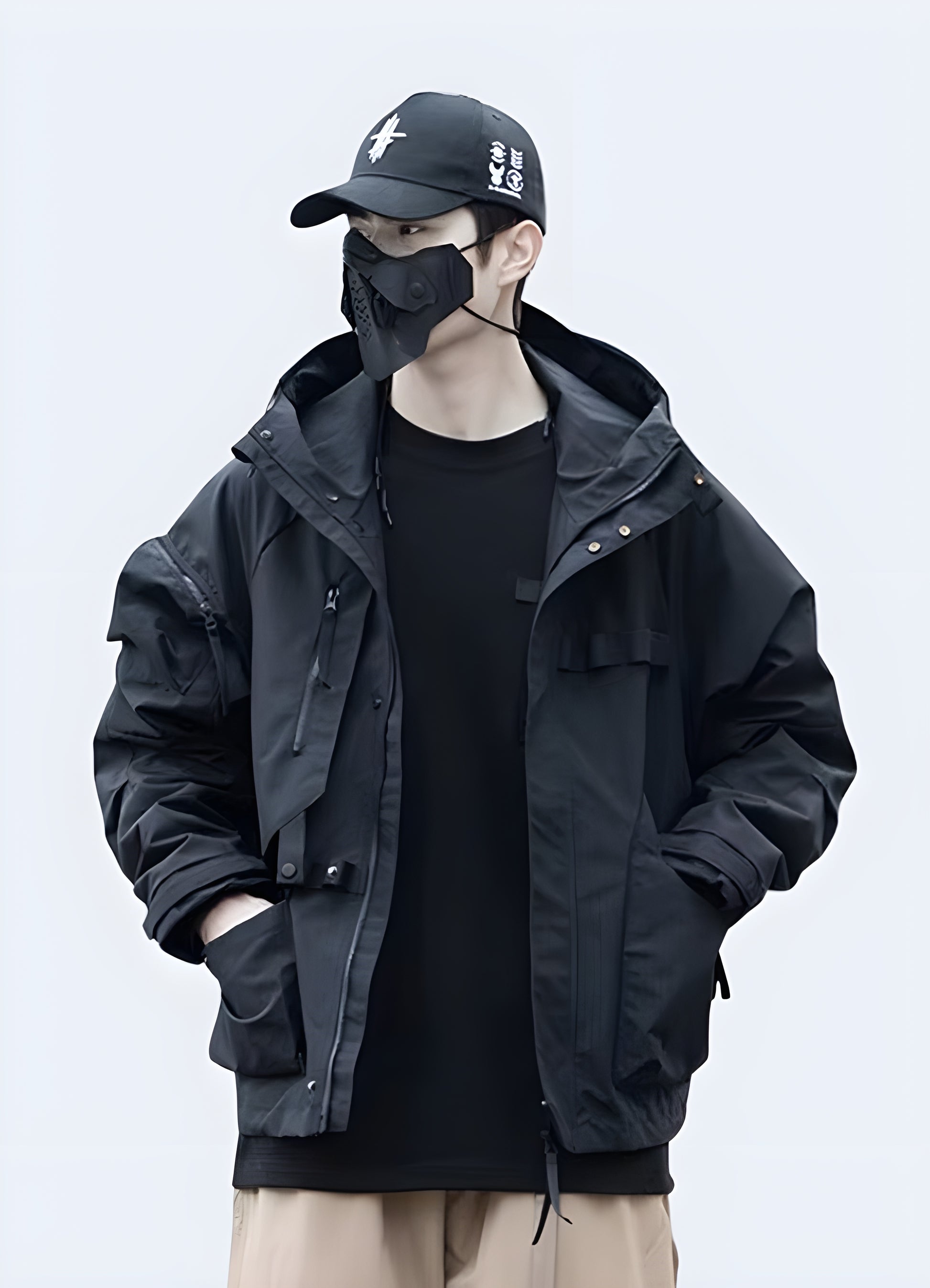 This regular-fit techwear raincoat is built for layering and all-day versatility. The sleek back design blends style and function for a clean, urban look. A smart choice for modern city wear.