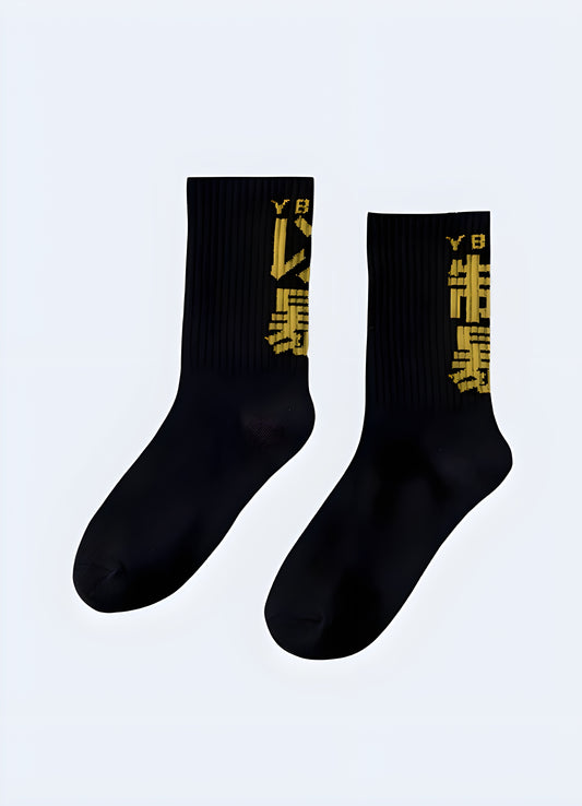 Streetwear essentials upgraded urban socks black.