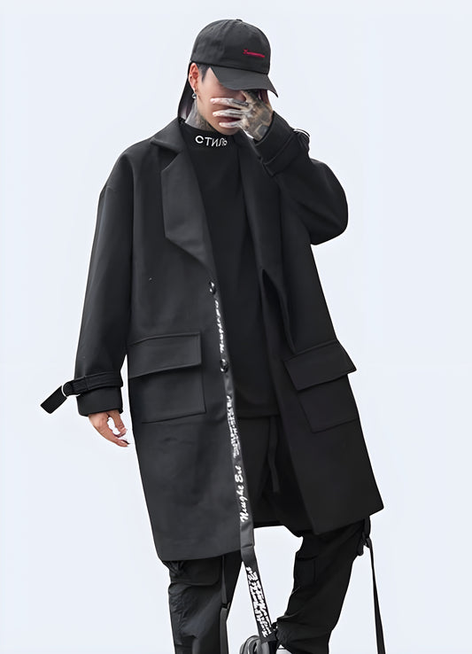 A stylish and versatile minimalist Japanese-style trench coat made from water-repellent cotton.