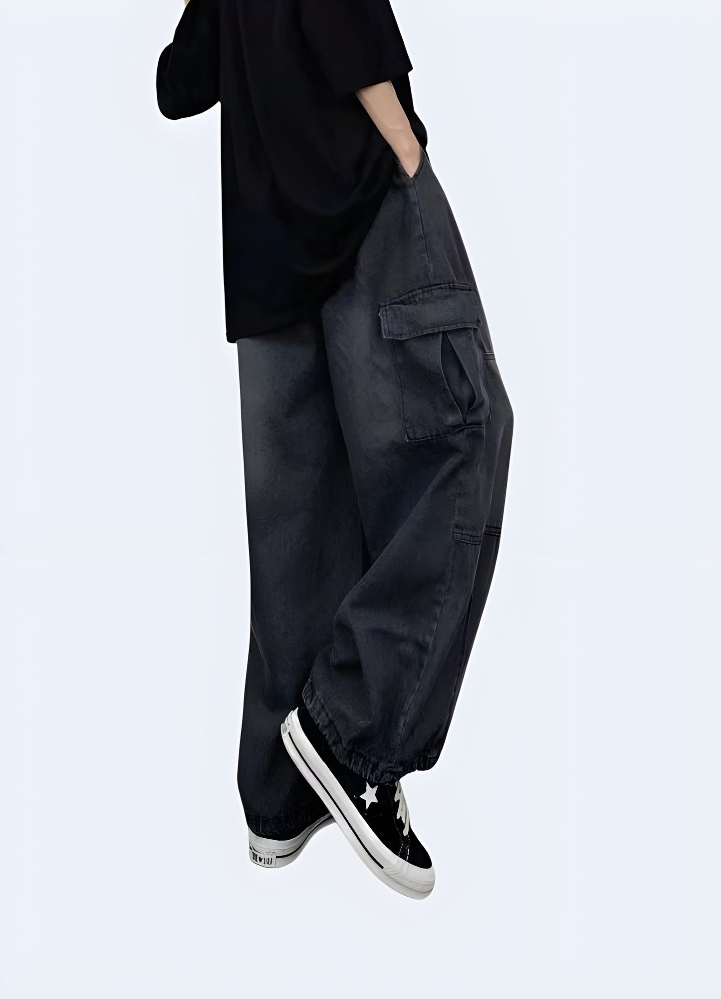 Black baggy cargo pants women solid pattern type.