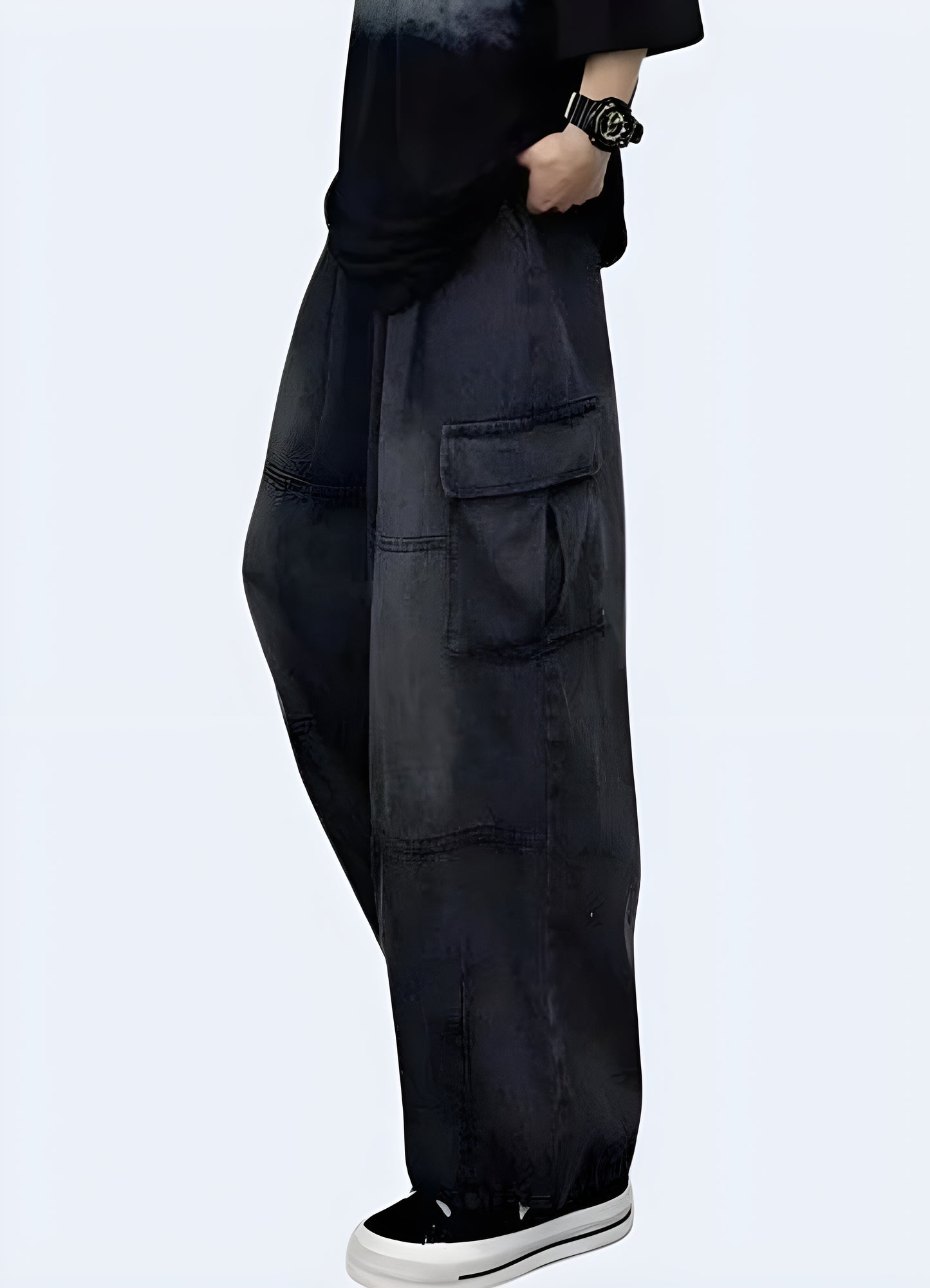 Pockets & belt decoration black baggy cargo pants women.