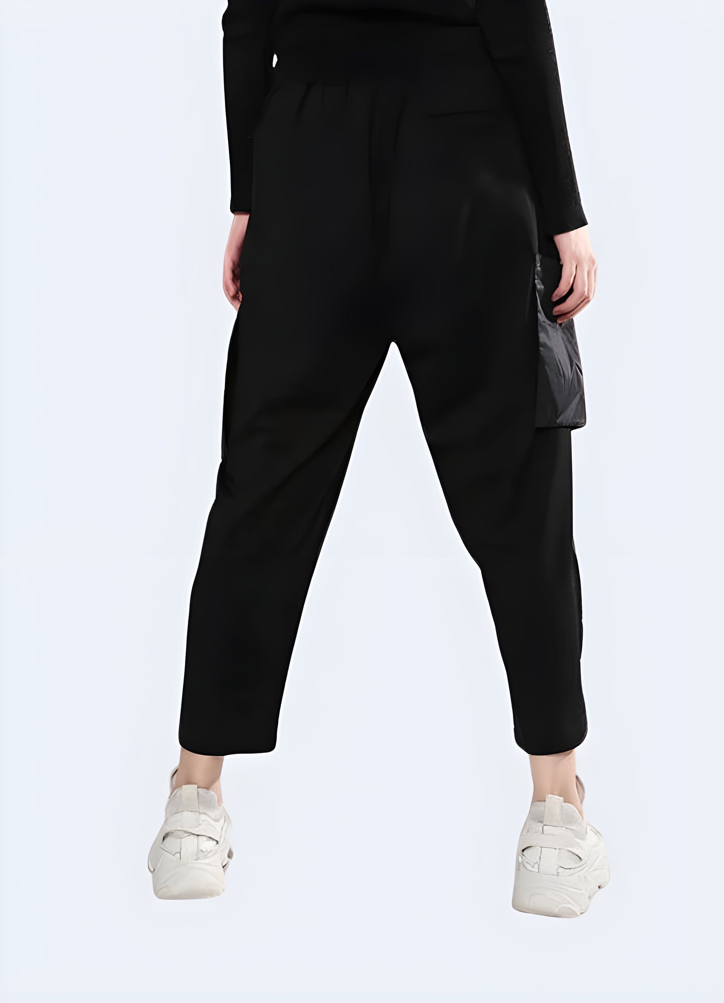 Women techwear pants multiple pockets add a practical and stylish touch.