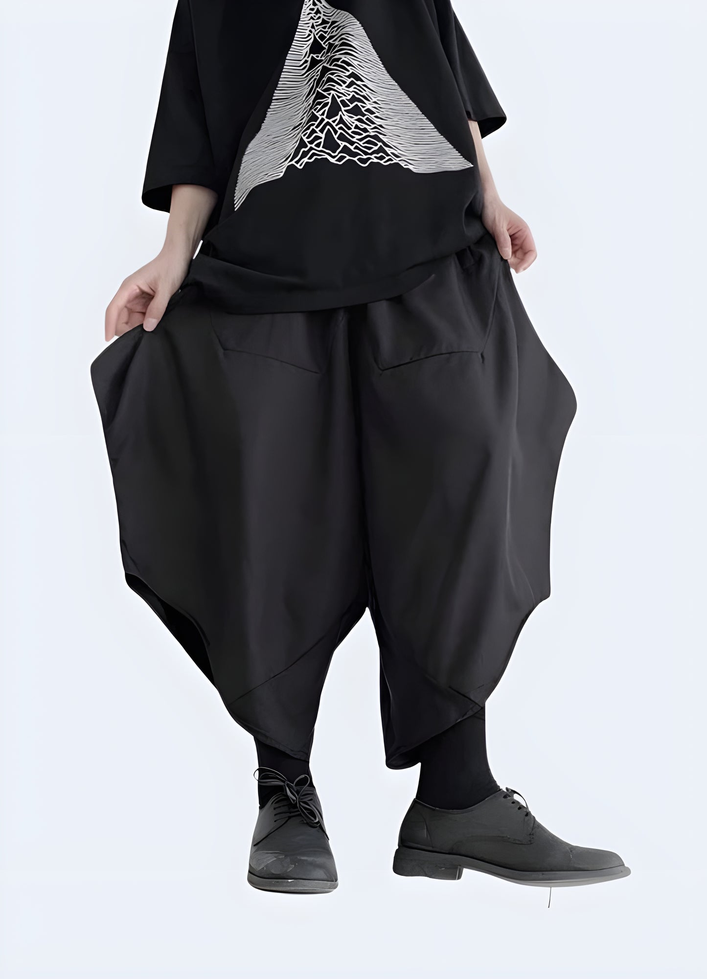 Elastic waist women harem style pant.