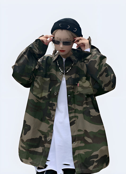 Single Breasted closure turn-down collar style camo jacket.