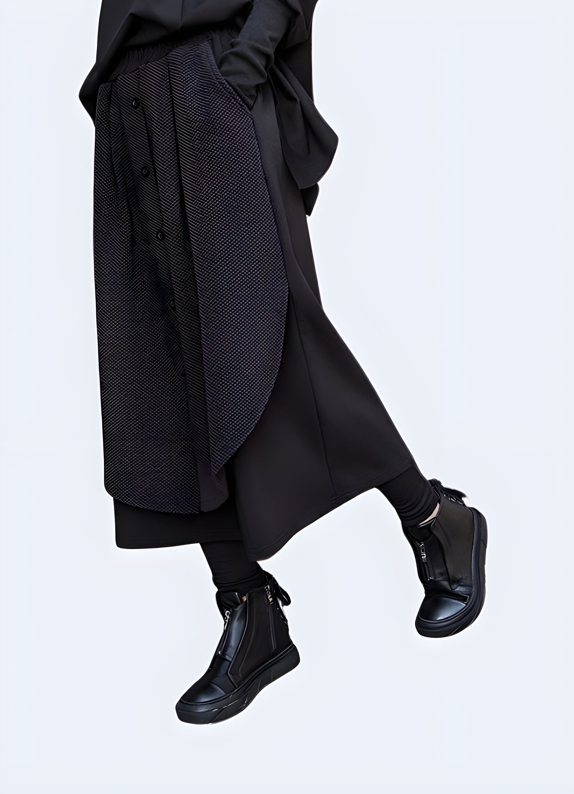 Multiple buttons decoration women hakama pants.